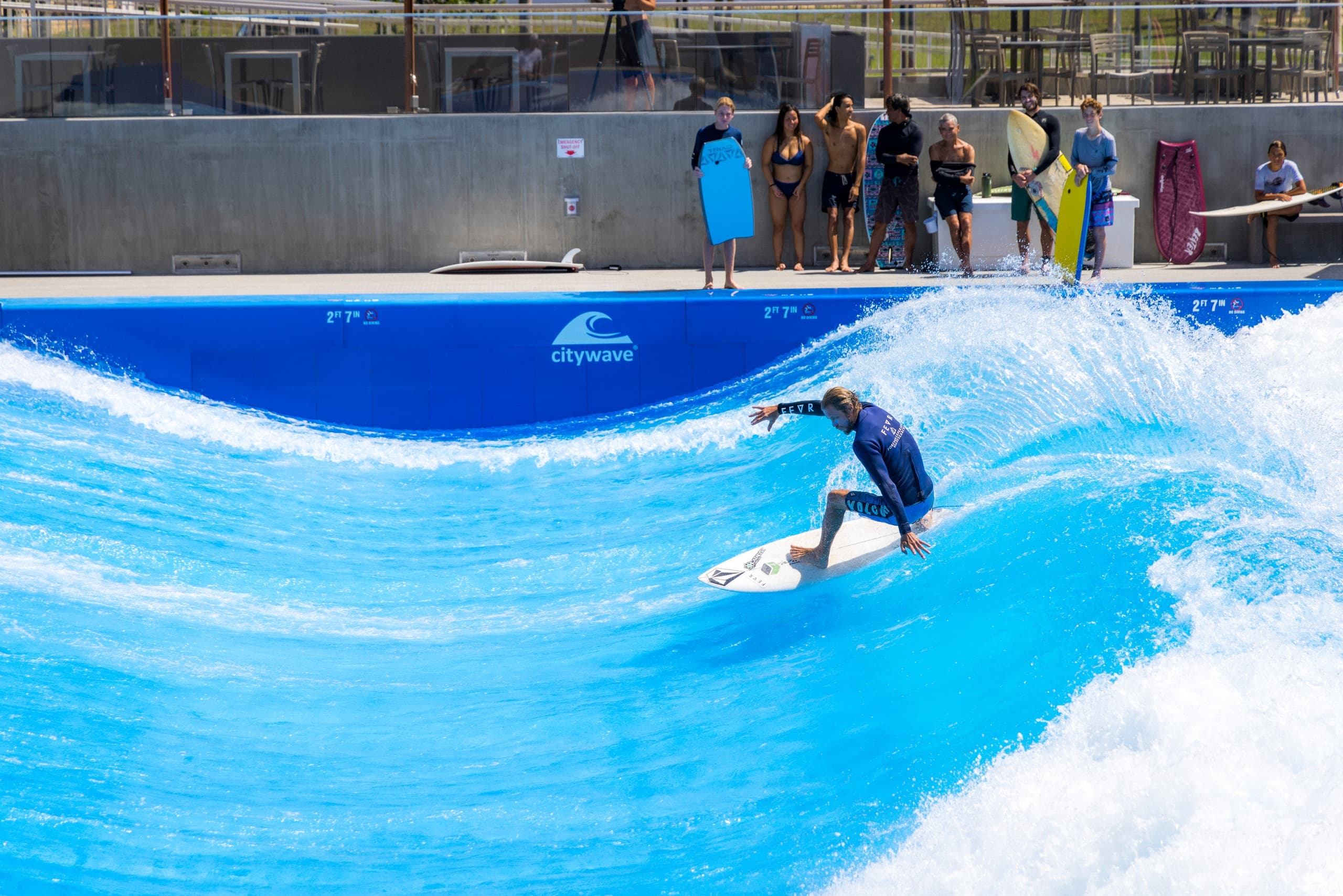 Water-Activities at Wai Kai: Conquer the 65ft Wave
