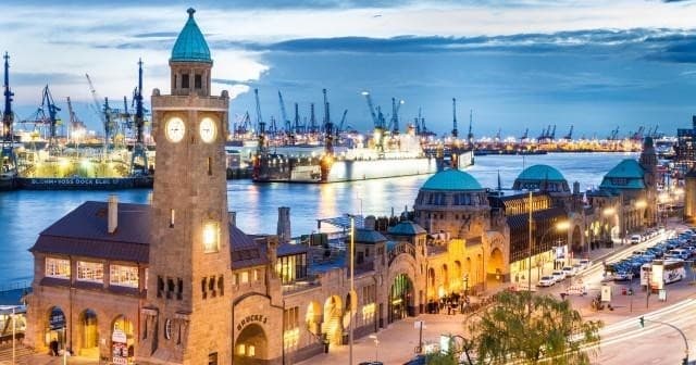 Urban Adventure & Quiz Tour with Adventure World Tours in Hamburg