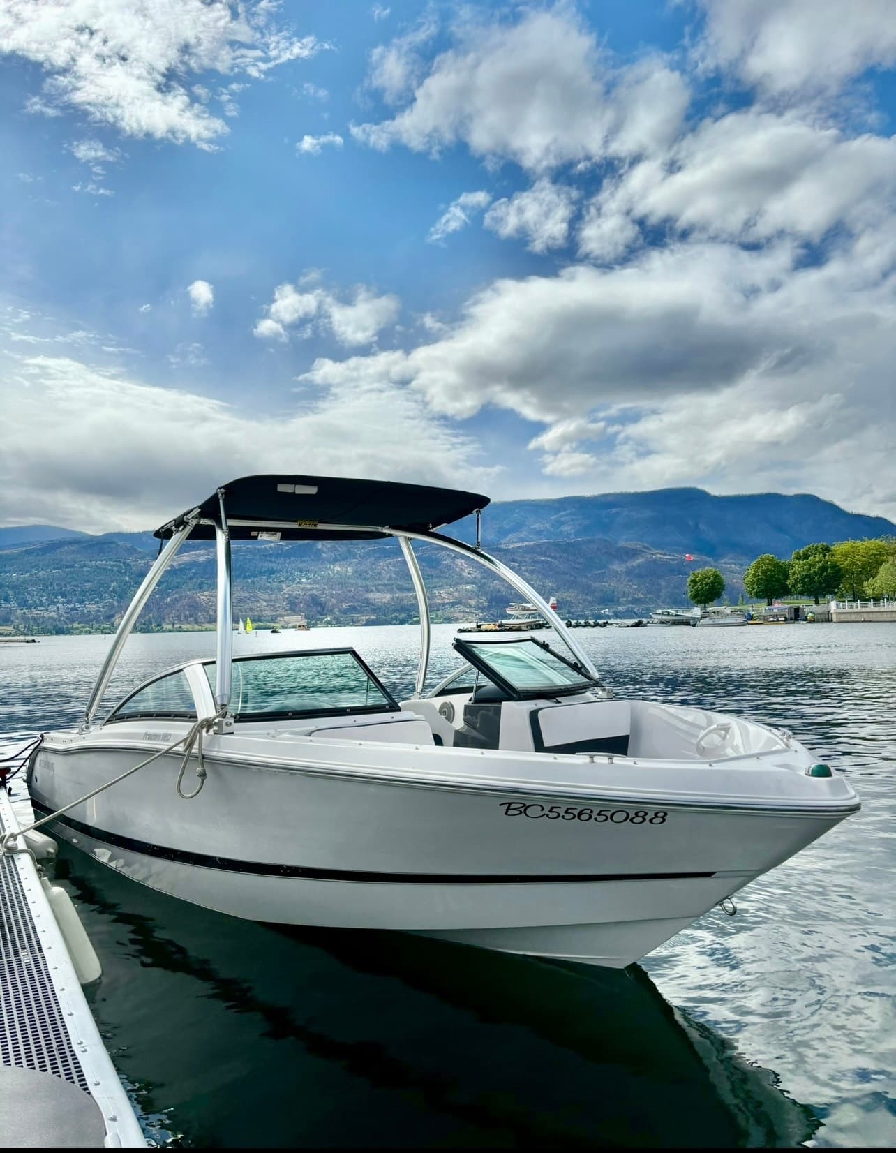 Boat Rentals with Kelowna Boat Rentals on Okanagan Lake