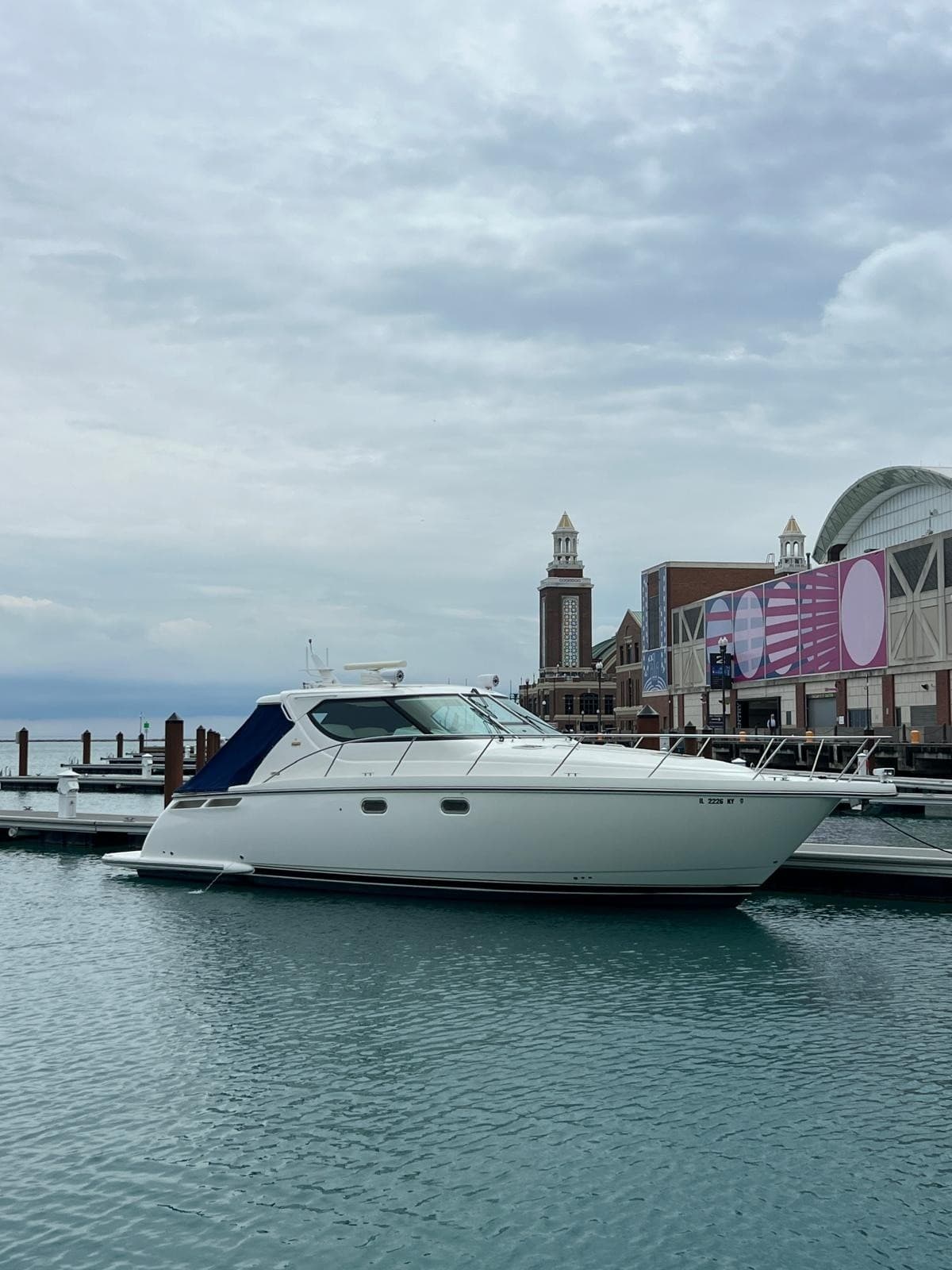 Cruise Chicago in Luxury: Tiara Sovran 4300 Private Yacht Charters