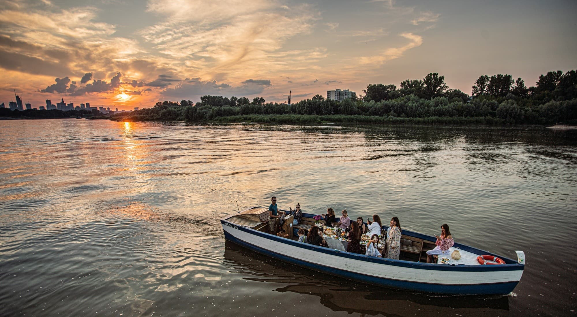 Sunset Boho Picnic Cruise on Warsaw’s Vistula: Private Dinner on the Water