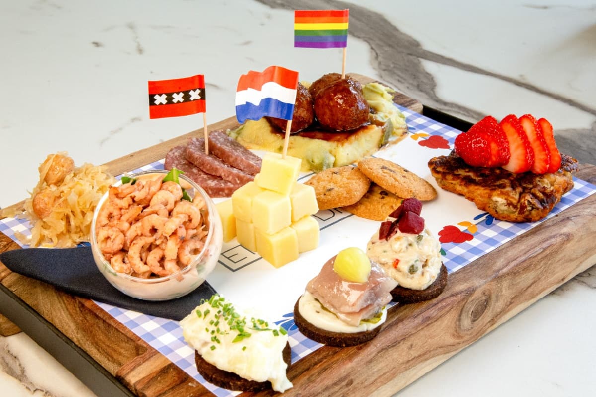 Smokeboat Private Canal Cruise: Two-Hour Amsterdam Smoke-and-Sightseeing Experience