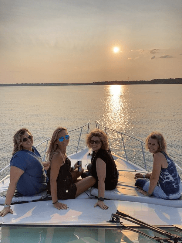 Water Activities: Yacht Sunset Cruise at Shangri-La Marinann