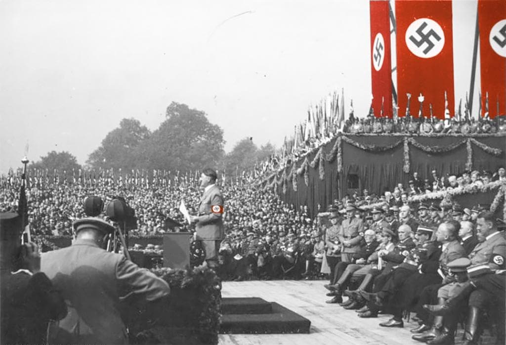 Historical Walking Tour of Berlin with Free Third Reich