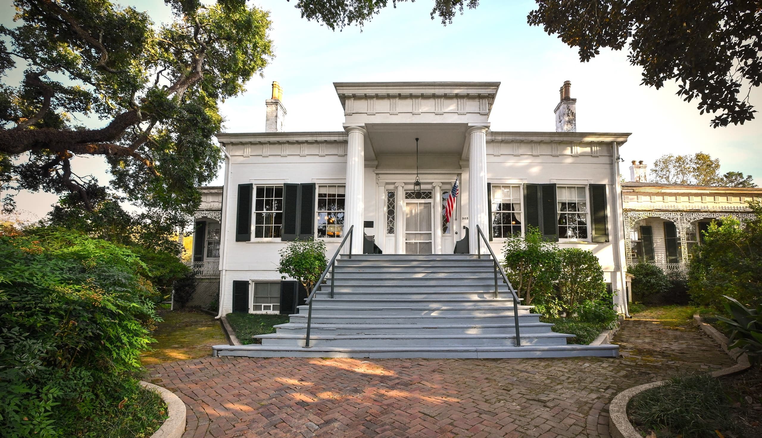 Historical Landmarks & Cultural Tours at Green Leaves c. 1838