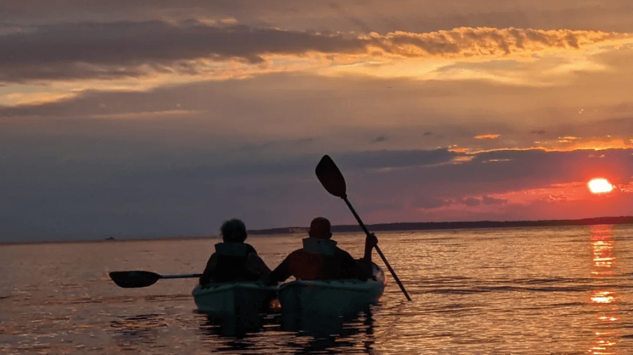 Kayak Sunset Tour: Paddle Kelleys Island's Lake Erie Coastline at Golden Hour