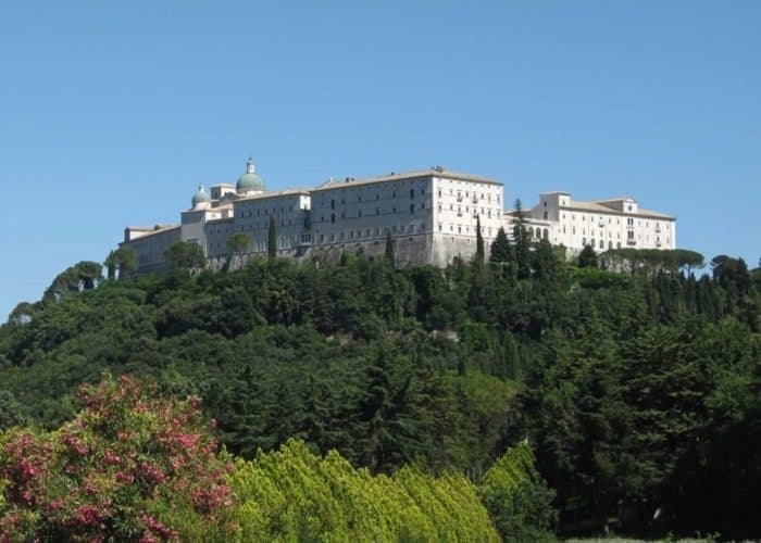 Historical & Architectural Tour of Caserta and Monte Cassino with Discovery Guided Tours
