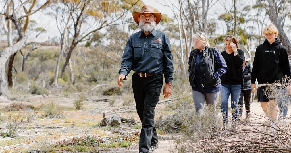 Noongar Wave Rock Cultural Tour: Half-Day Prado Adventure near Hyden