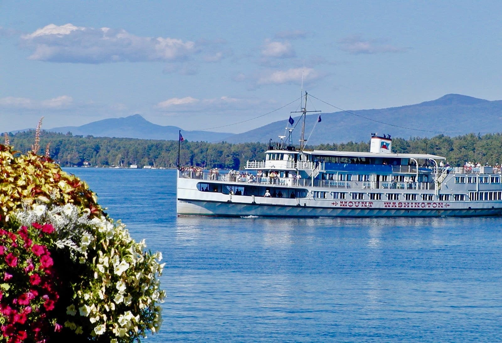 Sunday Brunch Cruise on Lake Winnipesaukee, NH