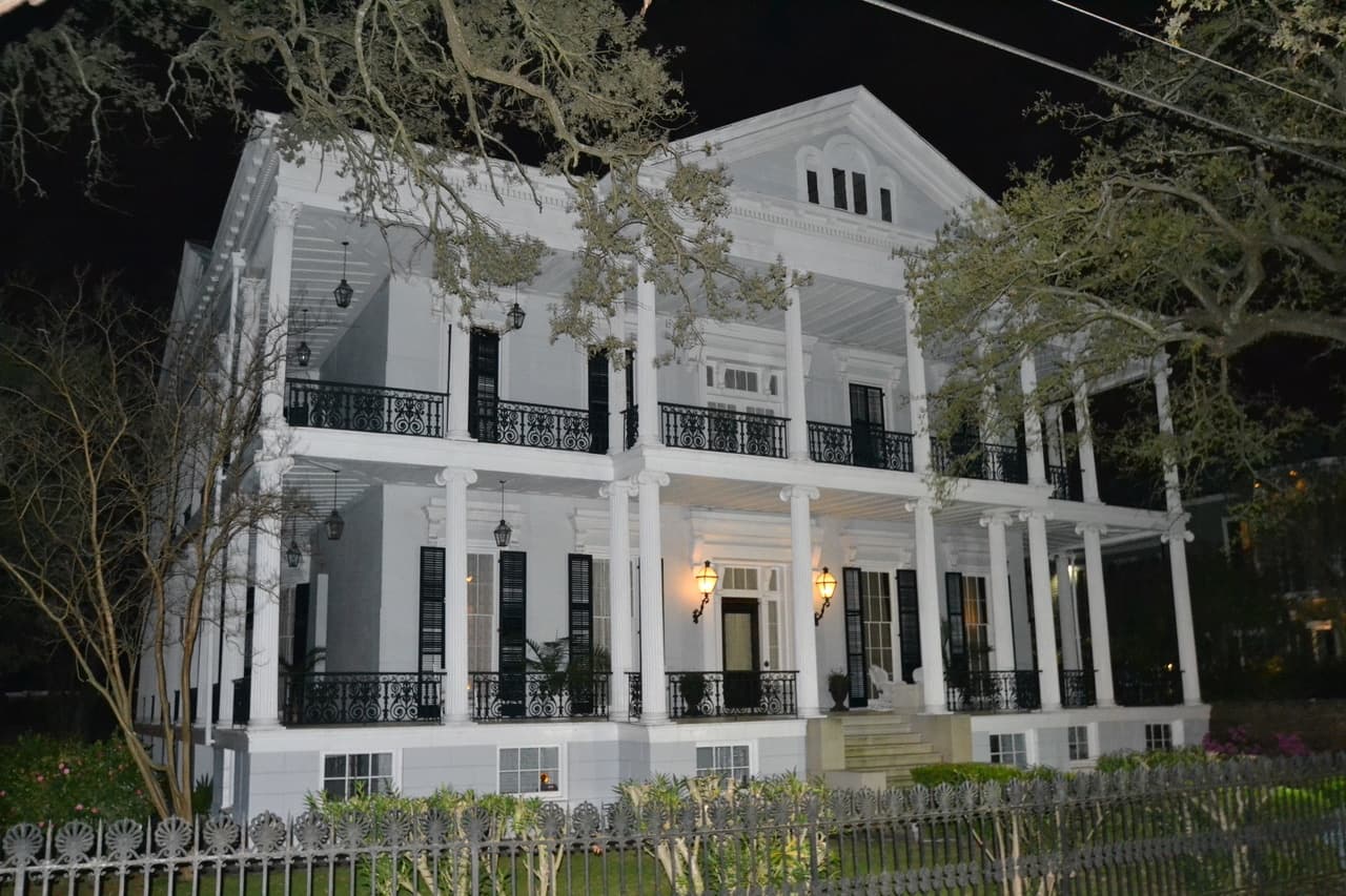 Garden District Tour by Nola Historic Tours in New Orleans