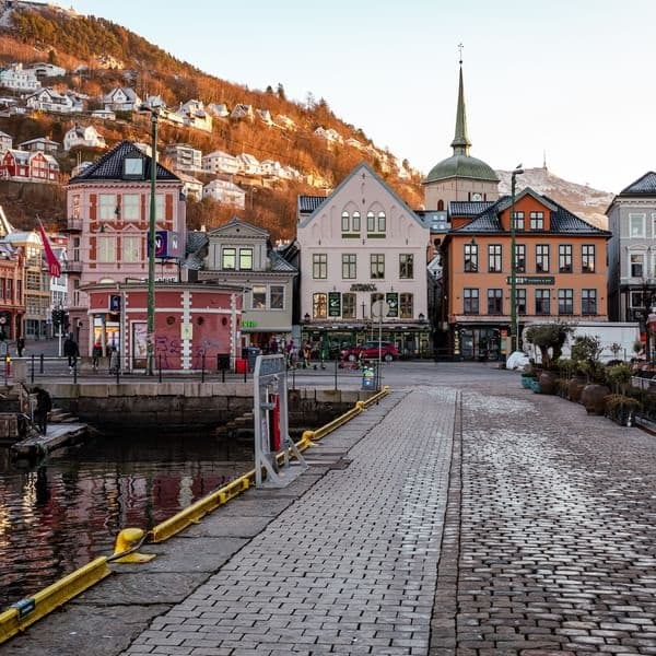 Taste Oslo: Guided Food Walking Tour through Aker Brygge, Tjuvholmen and Karl Johans gate