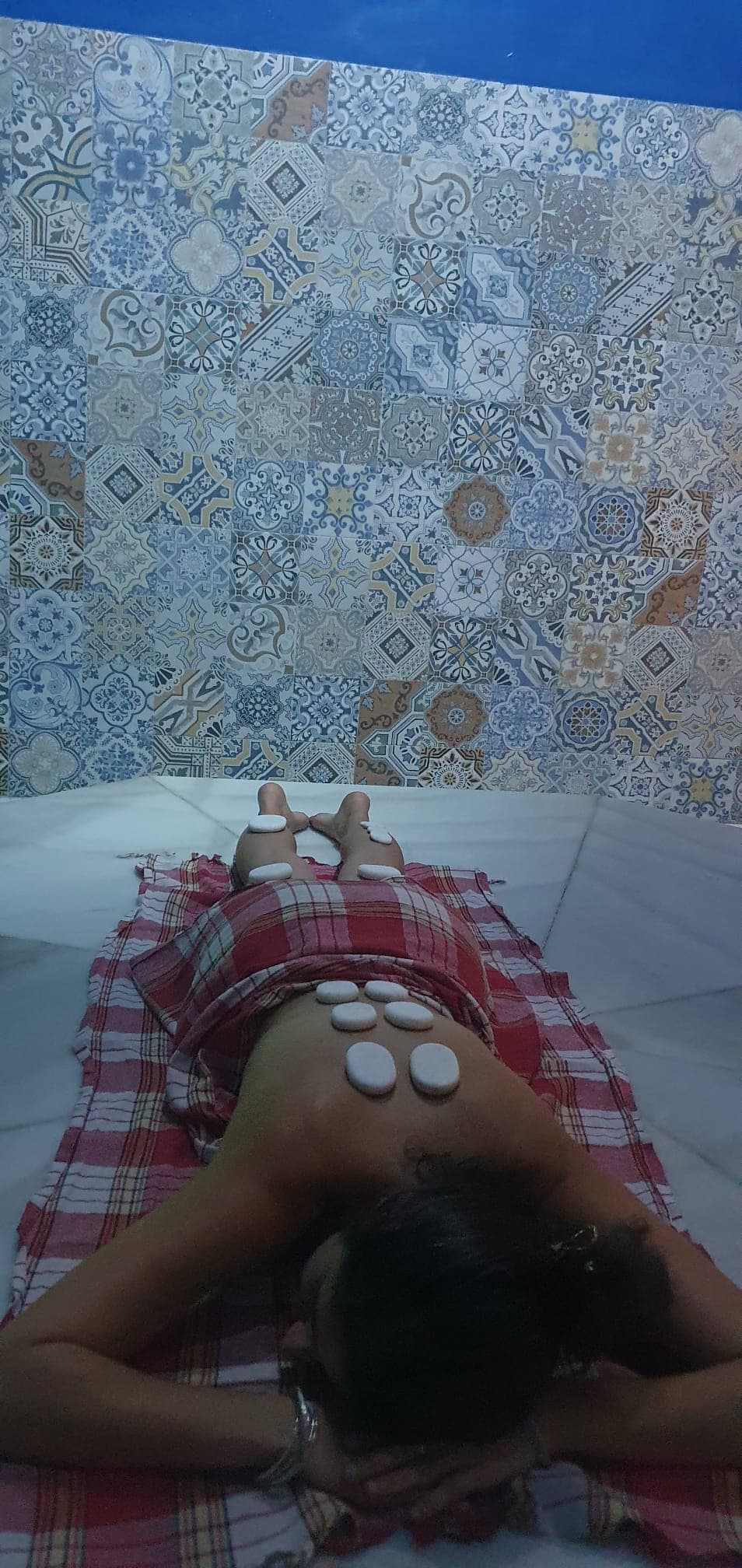 Relaxing Spa & Cold Stone Massage at BAÑO MÁGICO S.L