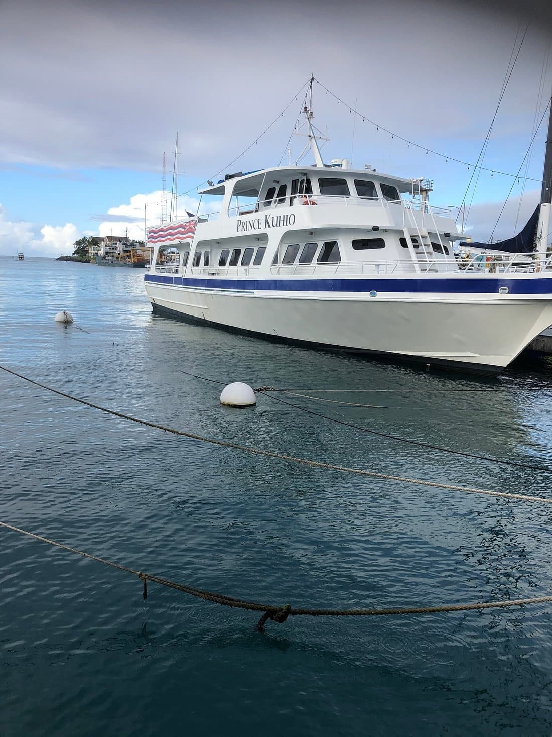 Waikiki Sunrise Breakfast Cruise: Kona Coffee, Dolphins & Diamond Head Views photo 1