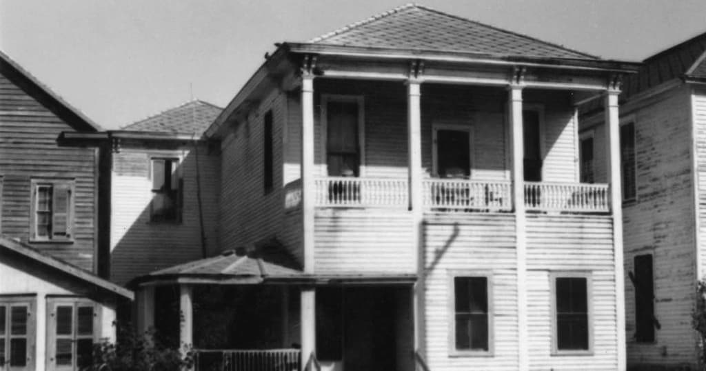Old southern double shotgun house porch for ghost tours