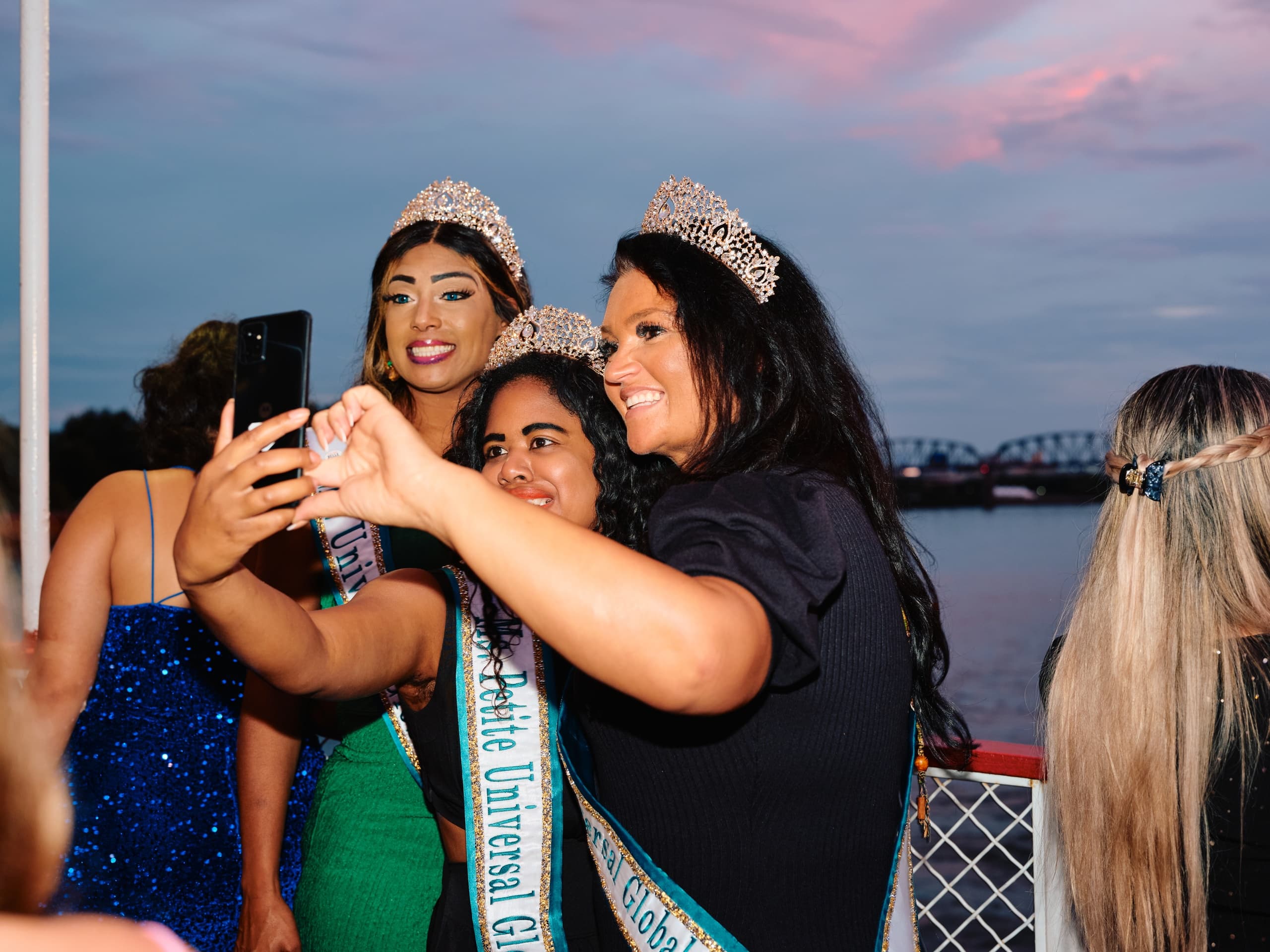 Vintage Belle of Louisville Total Request Thursday: 2-Hour Ohio River Throwback Cruise photo 2