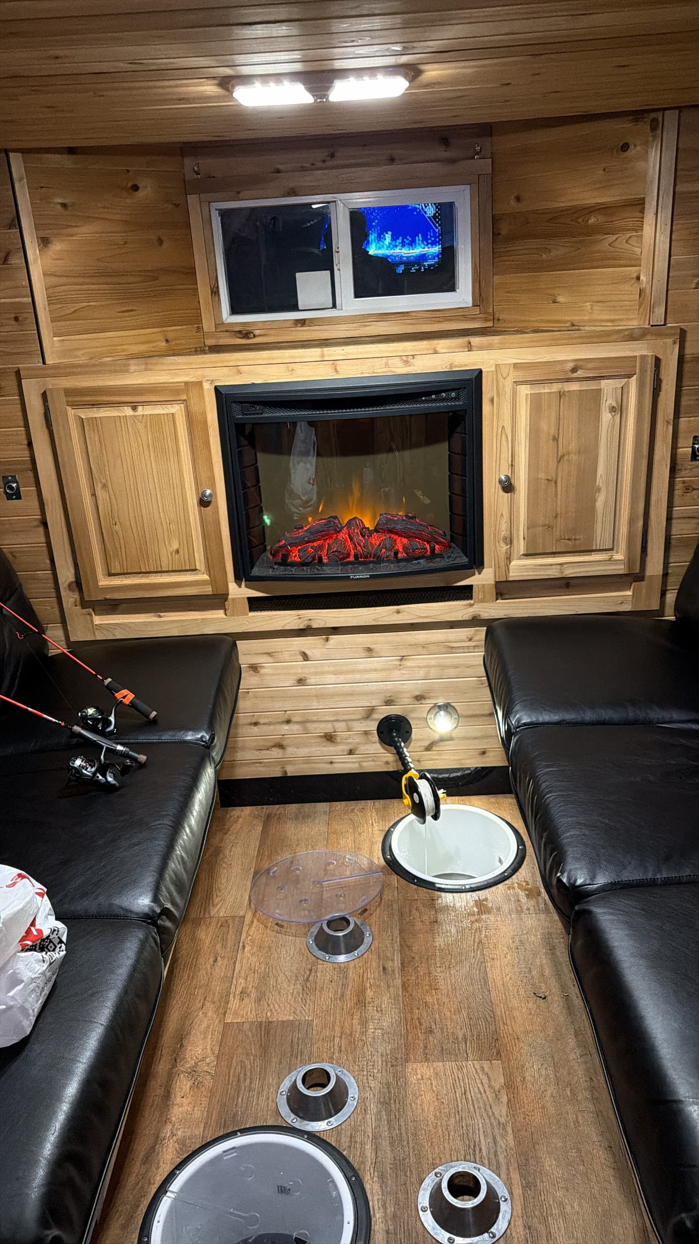 Lake Waconia Retreat: 21’ Trophy hunter — Fishable Lakefront Stay for Anglers and Families