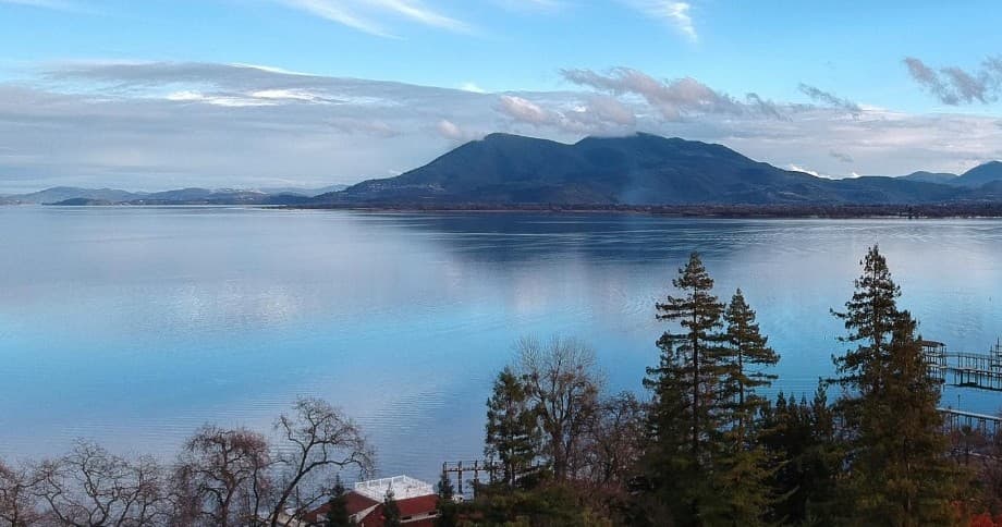 Four-Hour Boat Rental on Clear Lake: Pontoons, Ski Boats & Fishing in Lakeport