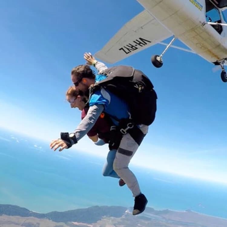 14,000-foot-cairns-skydiving-over-great-barrier-reef