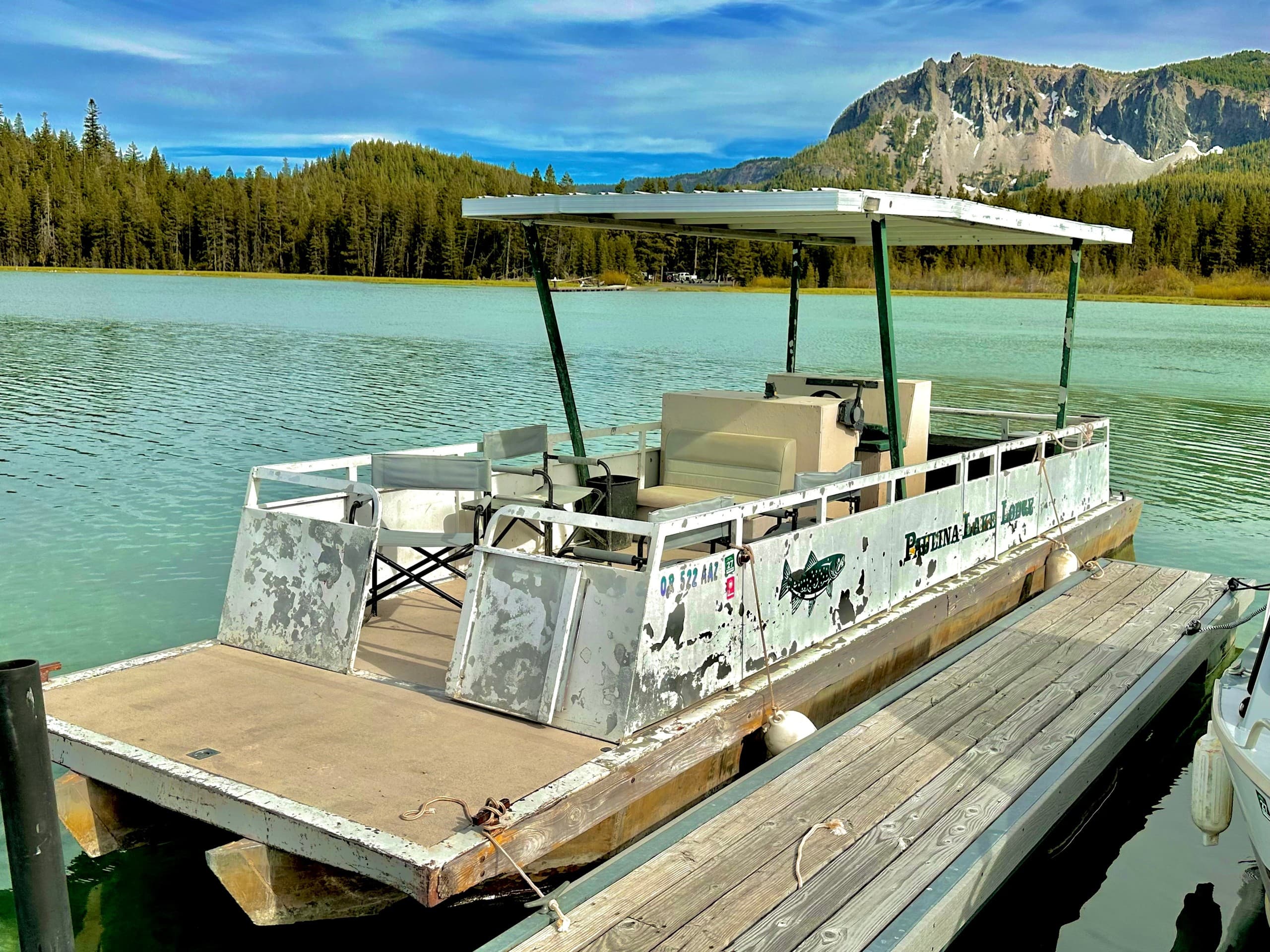 Patio Boat Rentals near La Pine, Oregon: Easy Pontoon Days on Central Oregon Lakes