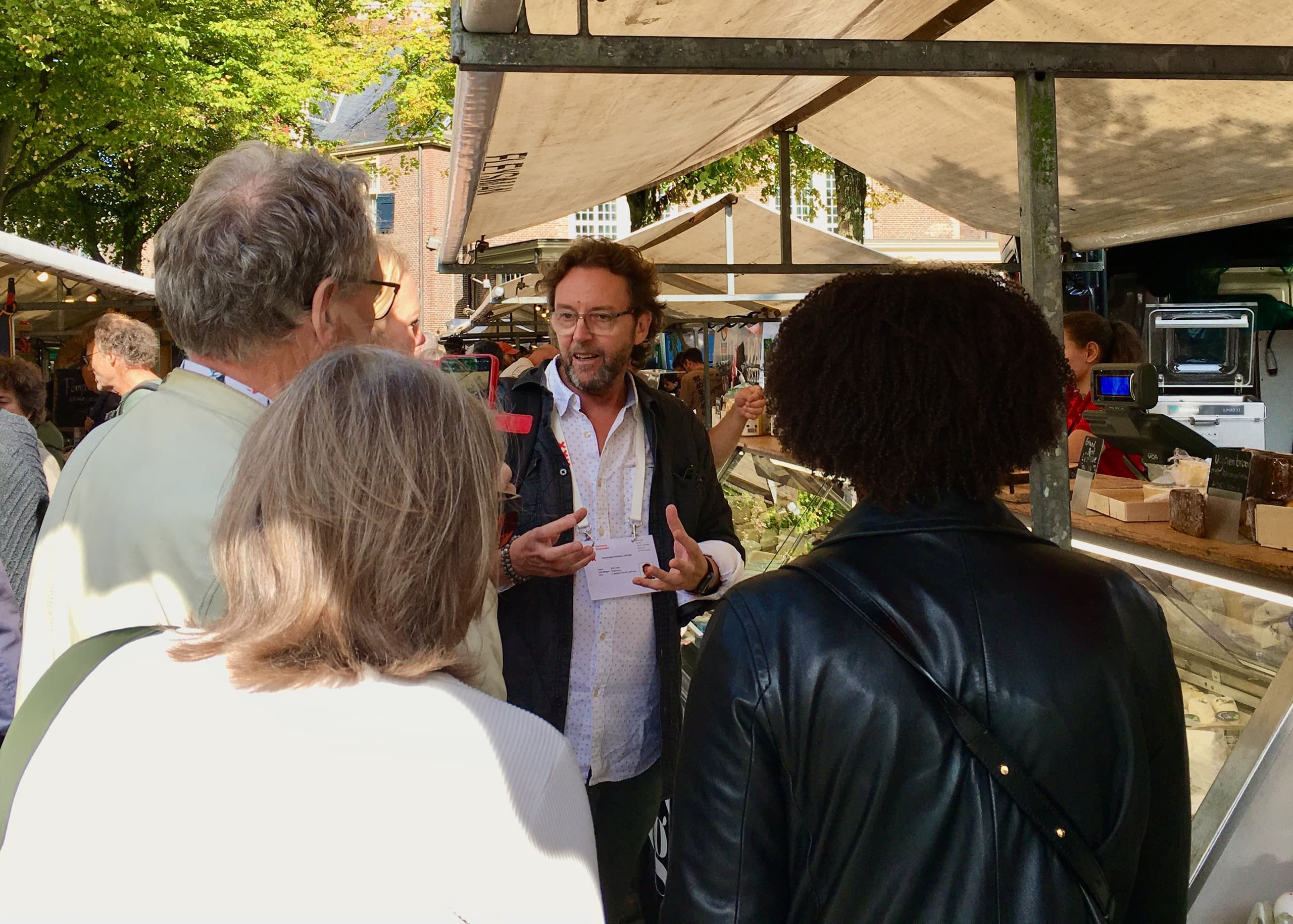 Outdoor market tasting tour with guide at Amsterdam stalls