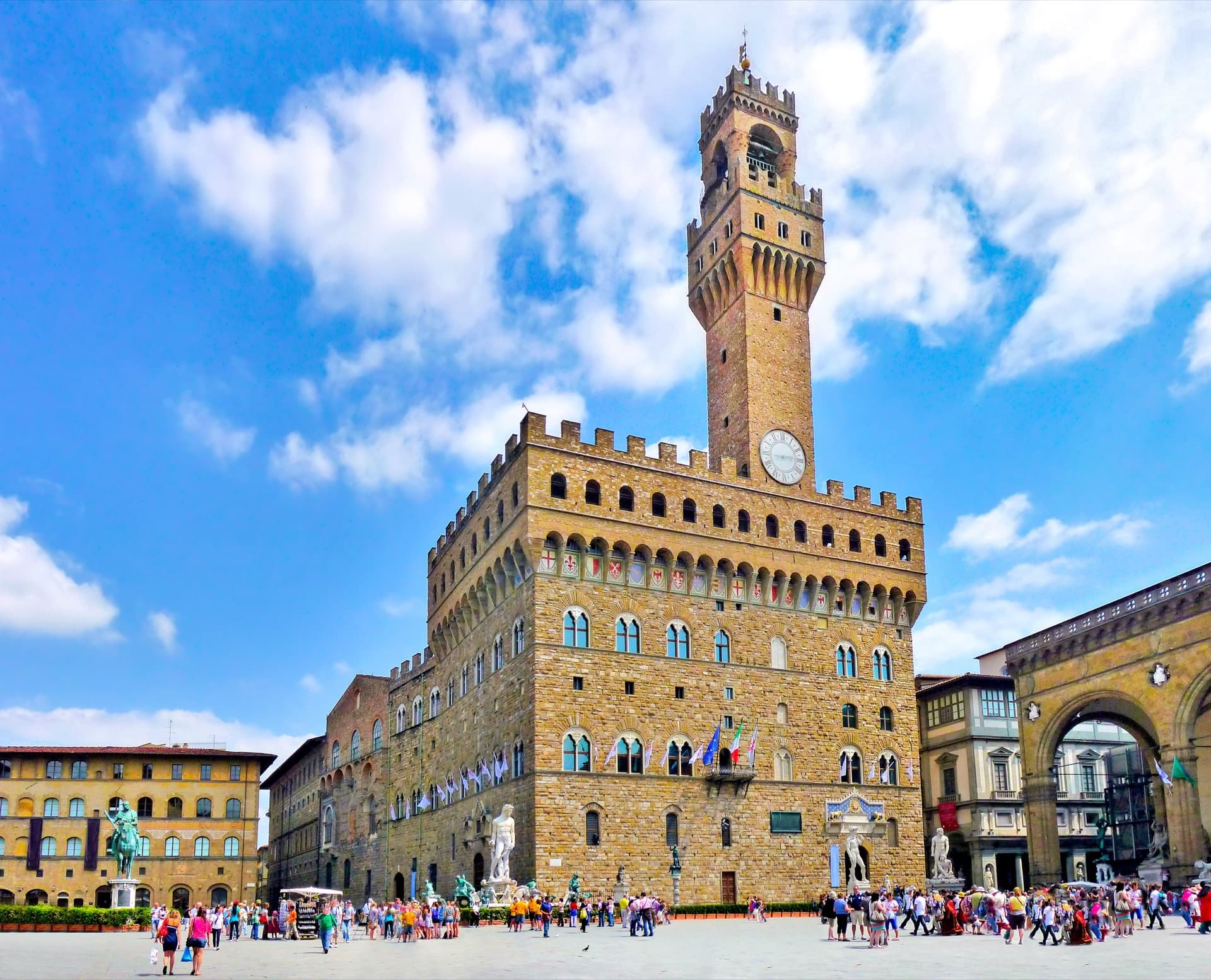Piazza della Signoria with Palazzo Vecchio in Florence plaza