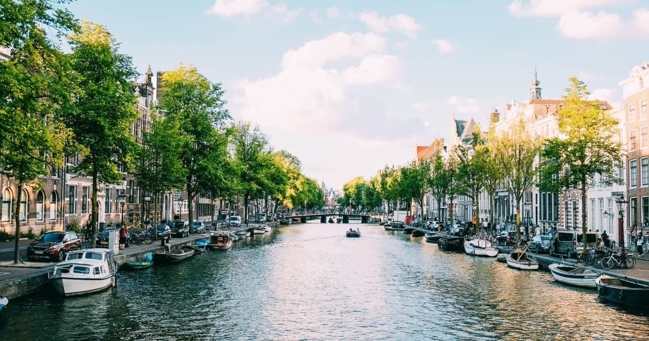 CSI Save the Groom: Team Activities in Amsterdam