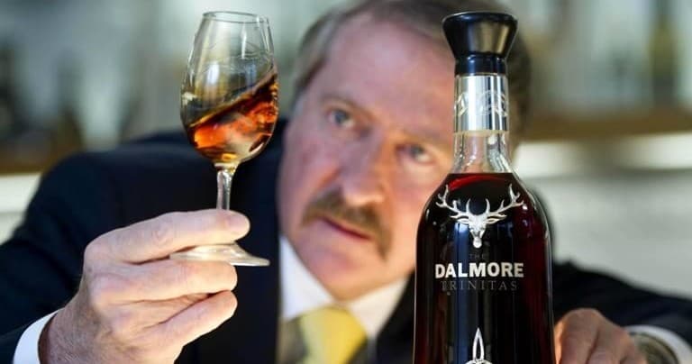 Explore Edinburgh’s Hidden Whisky Bars on an Unforgettable Walking Tour