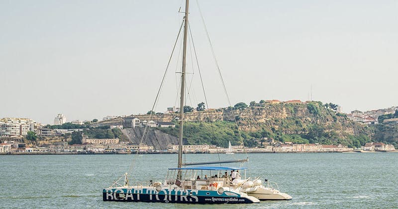 Water Activities: Sardinha do Tejo Sunset Cruise in Lisbon