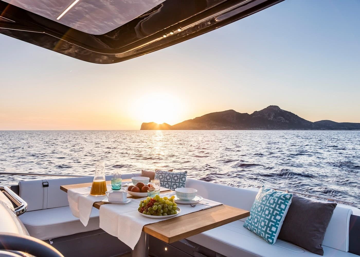 Luxury Private Yacht Charter from Lisbon to Cascais — Full-Day Custom Cruise