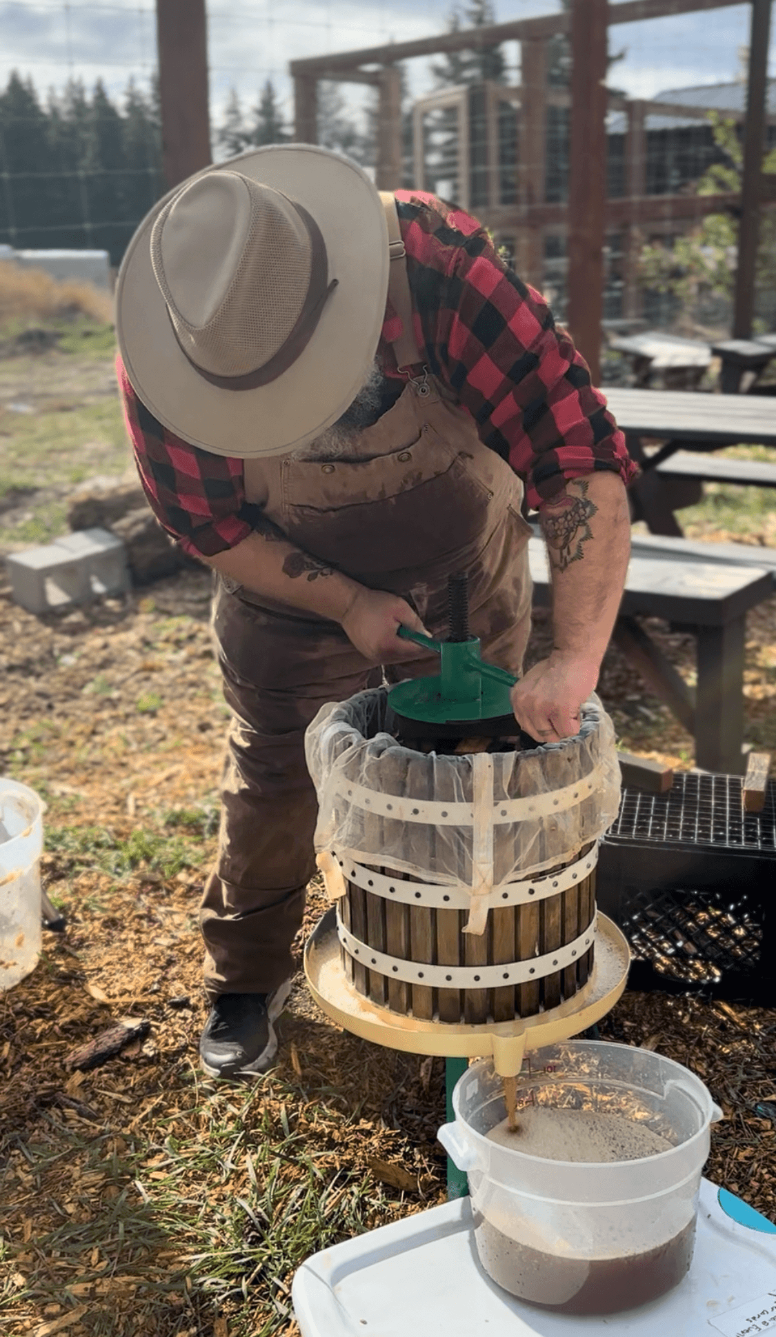 Hands-On Cider Pressing in Ellensburg: Mini Pressing Experience (Seasonal)