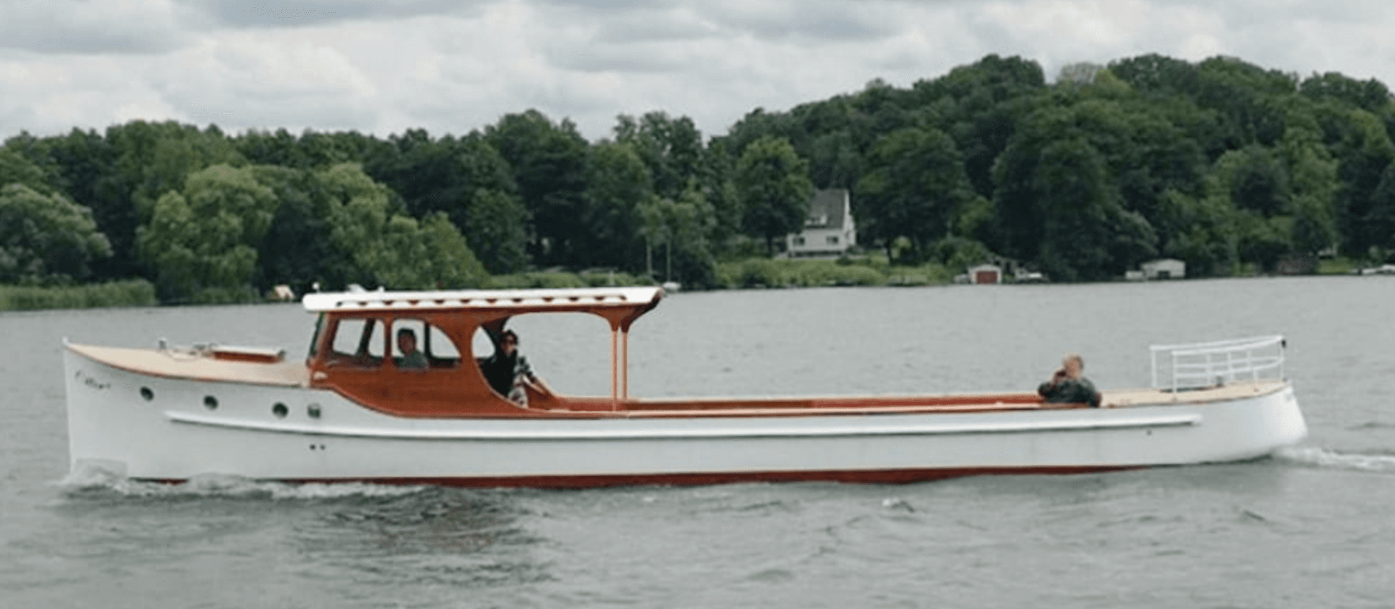 Luxury Canal Cruises with Leemstar Amsterdam in North Holland