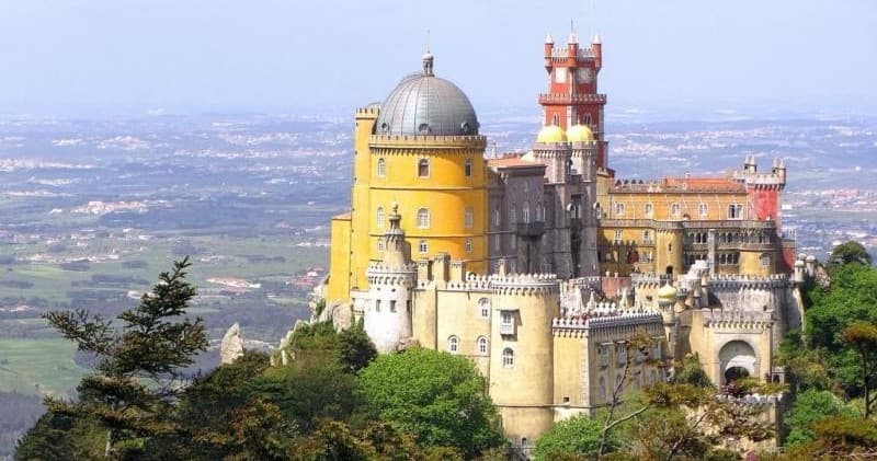 Explore Lisbon’s Iconic Sights on a Personalized Private Tour