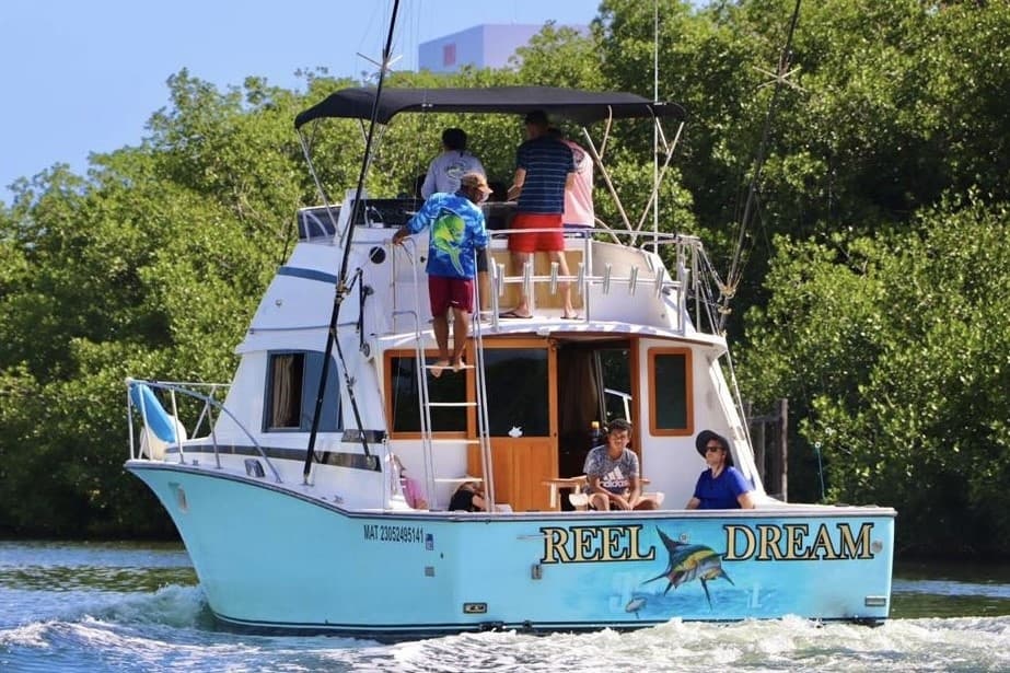 Exciting 40 ft. Bertram Fishing & Snorkeling in Cancún