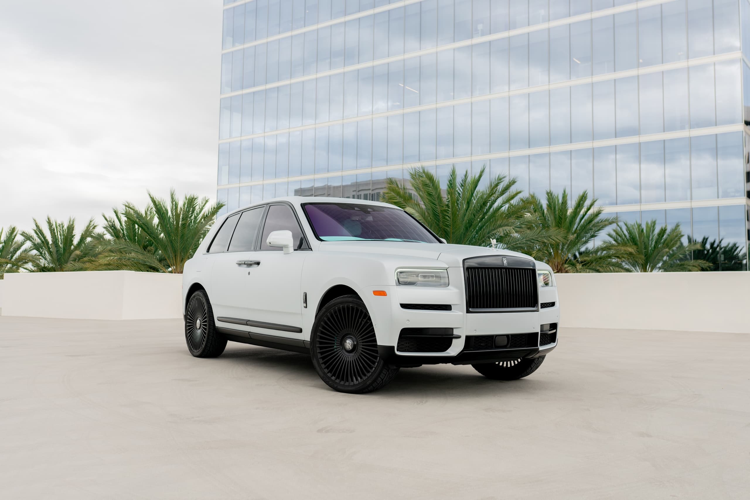 Coastline Cruise: White Rolls Royce Cullinan Rentals in Huntington Beach photo 2
