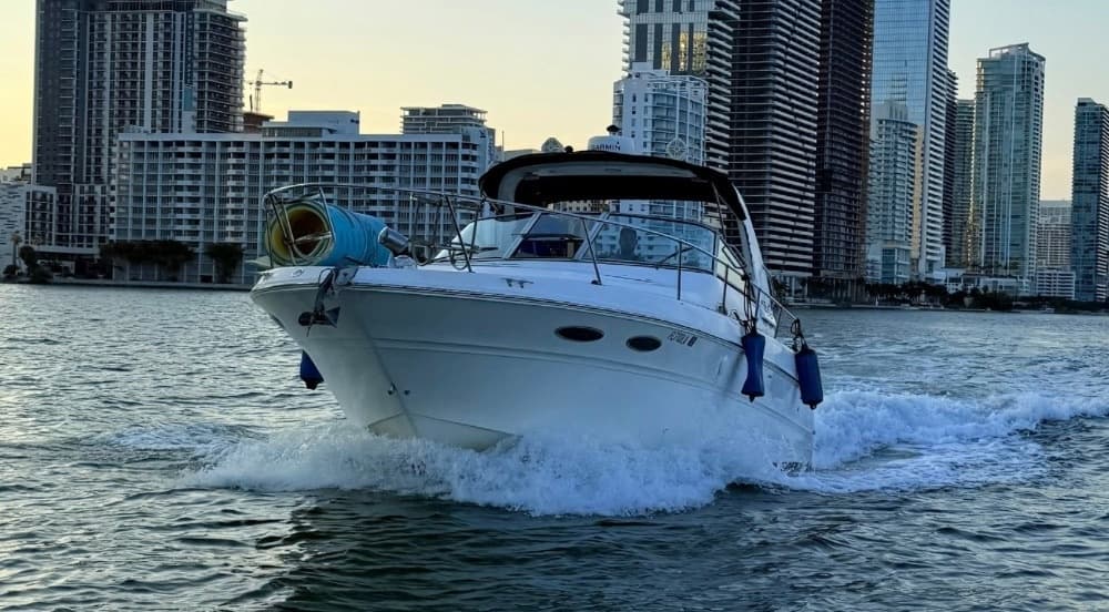 Luxury Yacht Charter in Biscayne Bay with 34 Sundancer Sea Ray