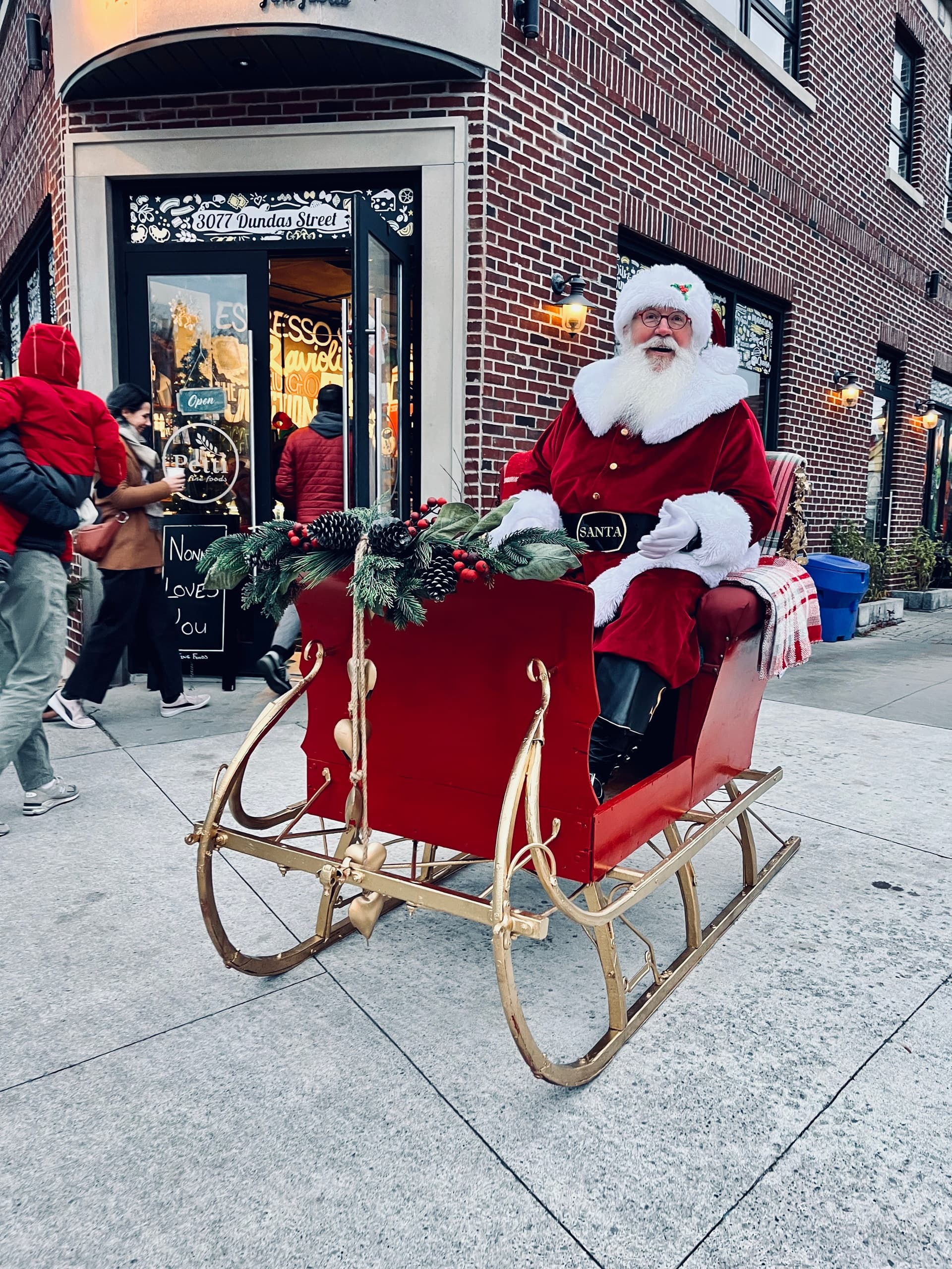 1-Hour Xmas: Real-Beard Santa & Sleigh Photo Experience in Toronto photo 2