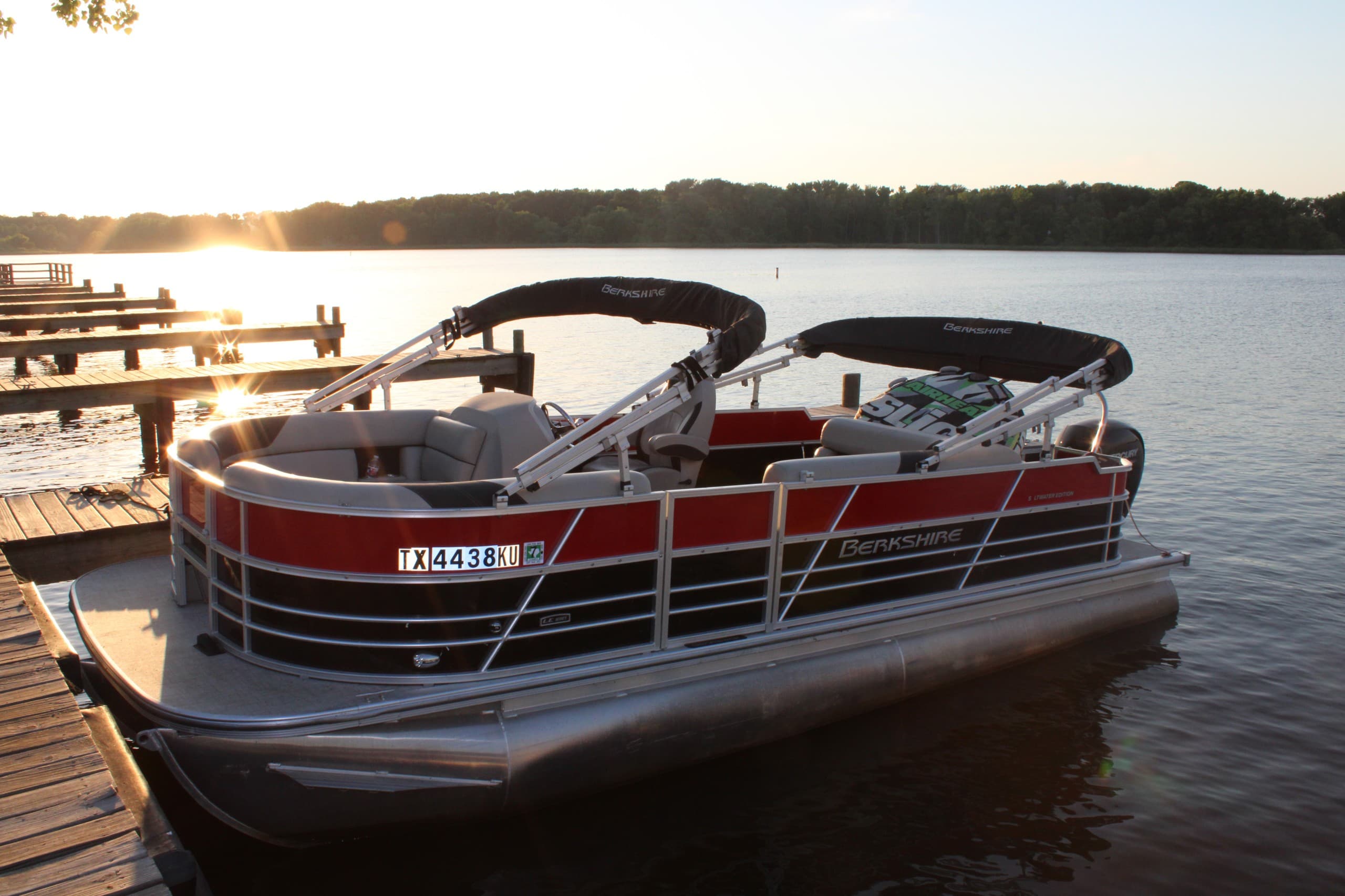 Cruise Lake Palestine Aboard the Bull Frog 22' TriToon