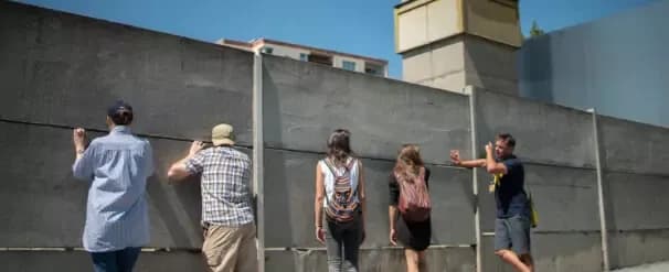 Cold War Berlin Walking Tour: Berlin Wall, Escape Tunnels & Ghost Stations
