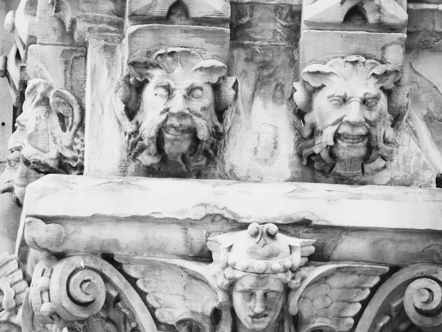 Historic Milwaukee Gargoyles & Dragons Tour - Unique City Adventure