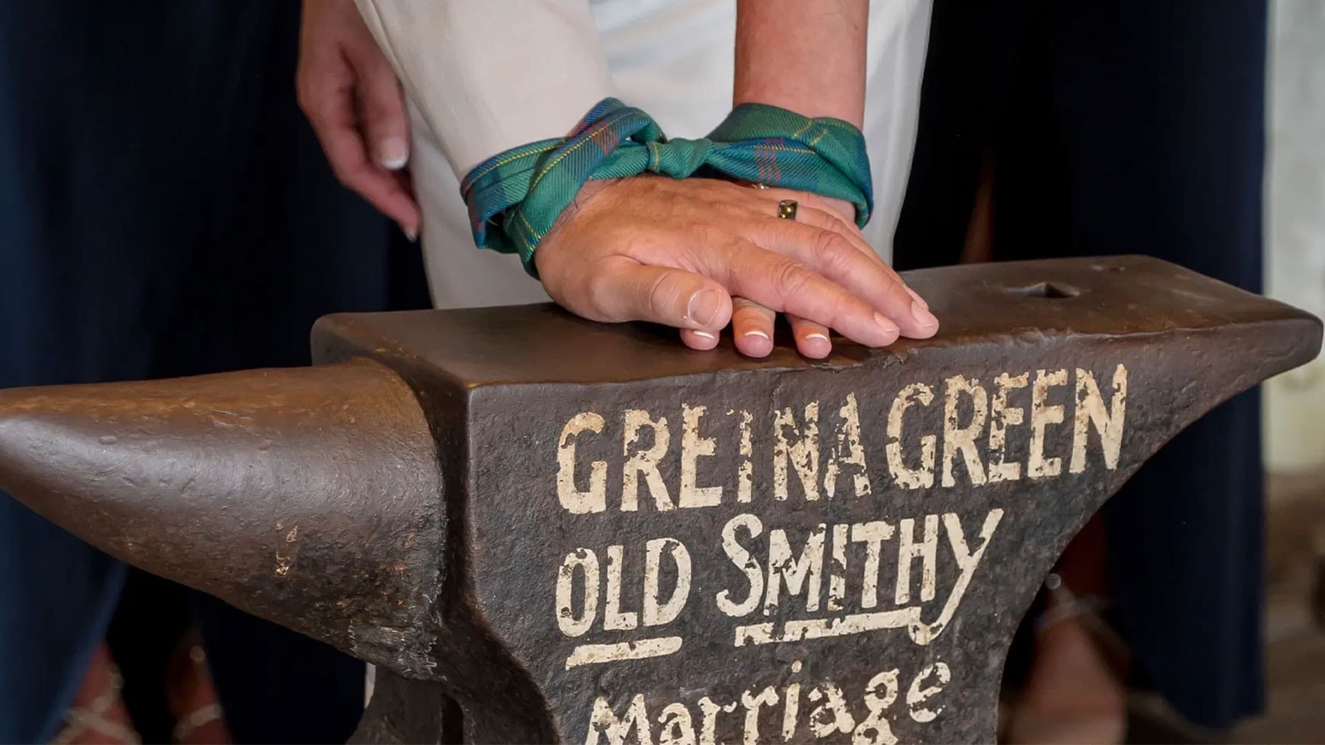 Handfasting at Gretna Green: A 15-Minute Celtic Ceremony in Scotland