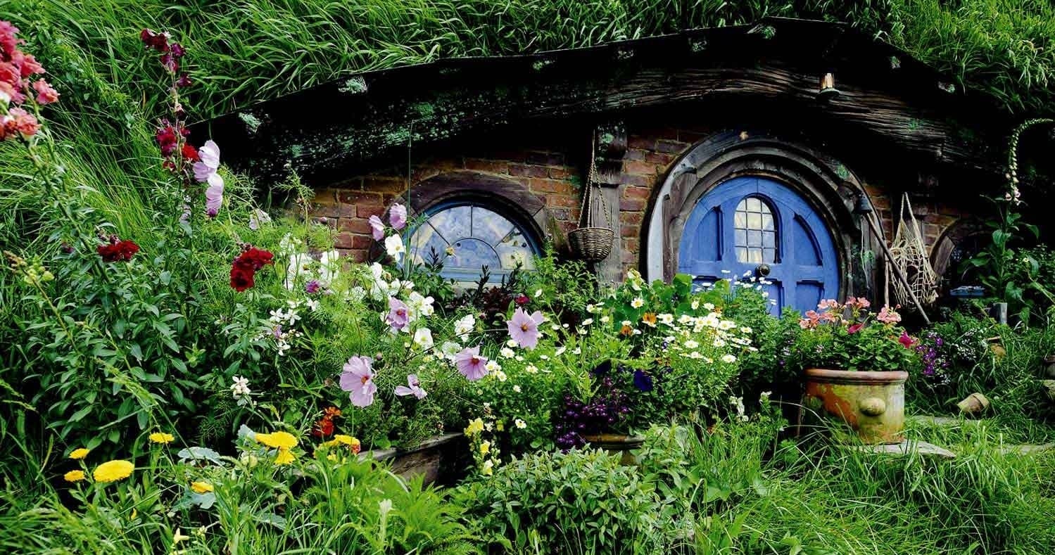 Hobbiton & Hamilton Gardens Tour with Zest Tours NZ