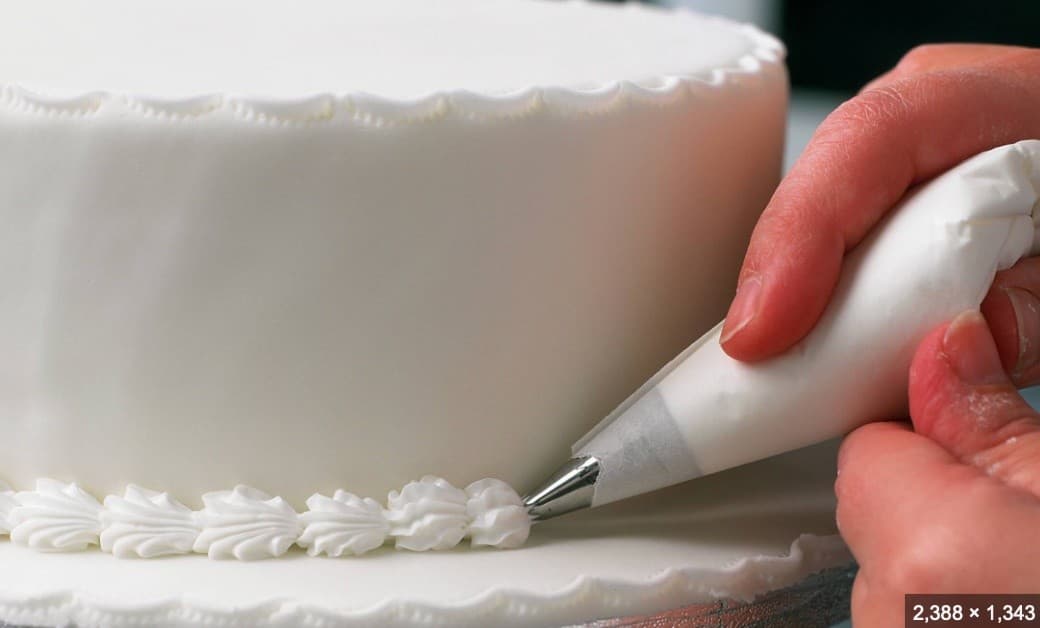 East Village Cake Decorating Class: Master Swiss Meringue & Piping Techniques