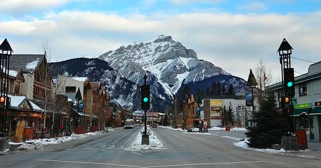 Land Adventures in the Canadian Rockies with 6-Day Private Tour