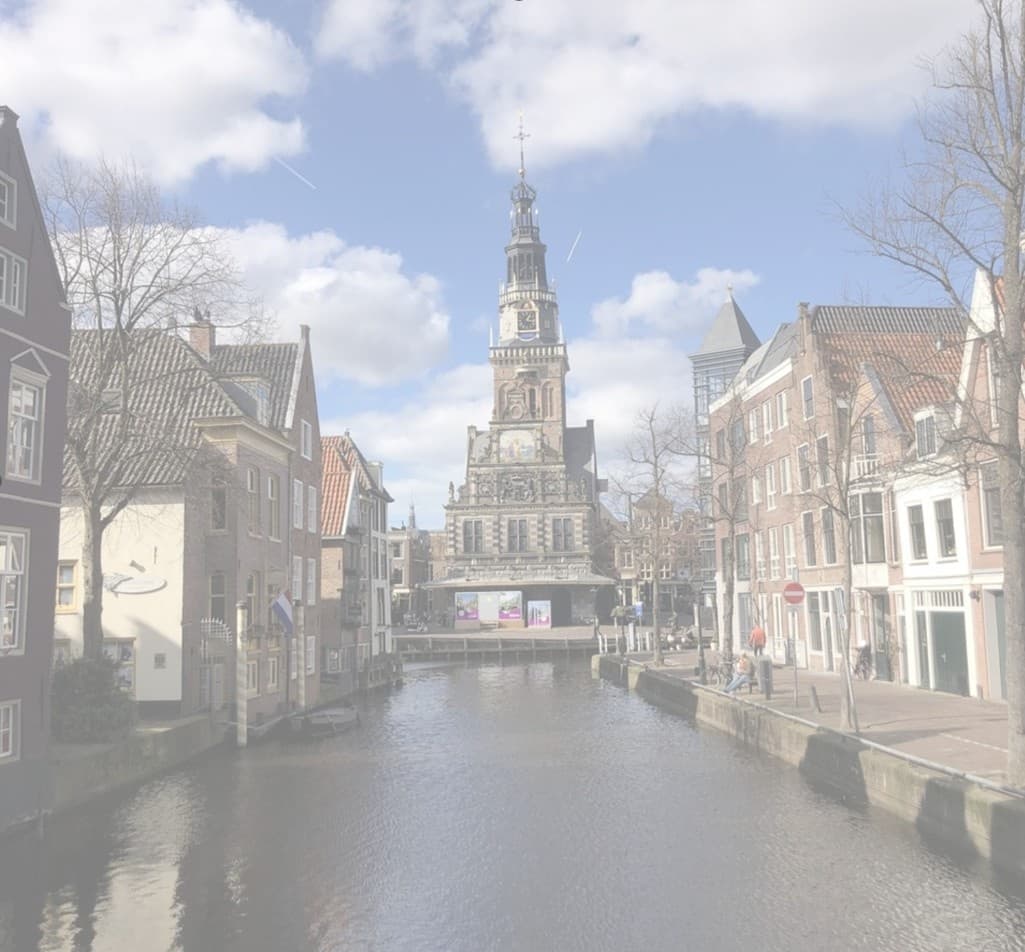 Exploring Alkmaar’s Historic Market Square: A Golden Age Walking Tour Near Amsterdam