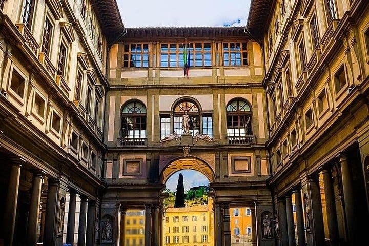 Uffizi courtyard architecture view in Florence, historic outdoor gallery