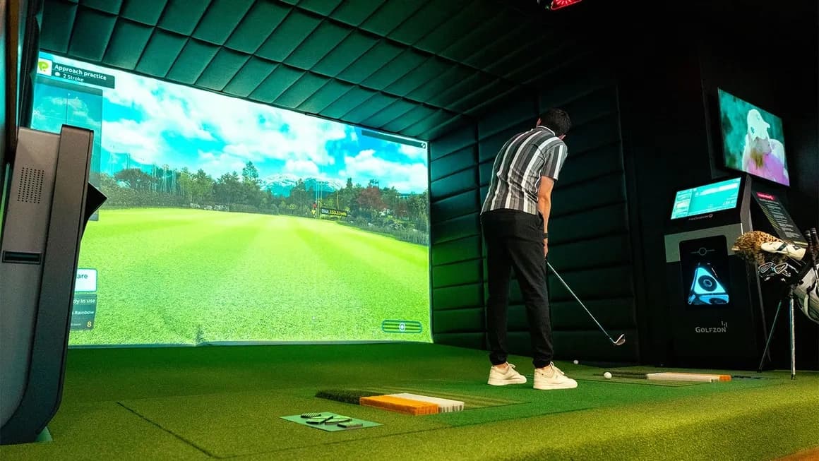Mobile RaceCar Simulator Rental in Fond du Lac: 6-DOF Event Experience photo 4