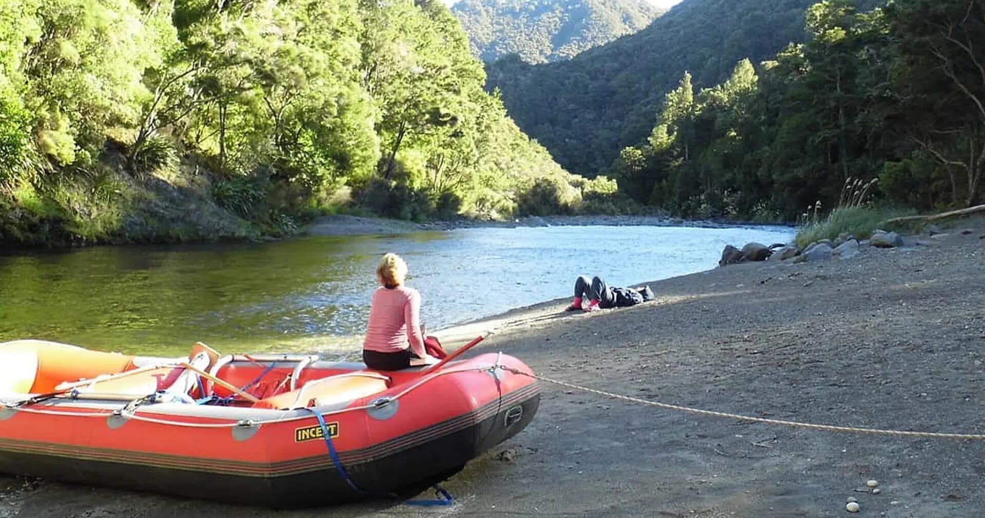 Helicopter-In Upper Mohaka Rafting: Hot Springs & Kaweka Range Adventure