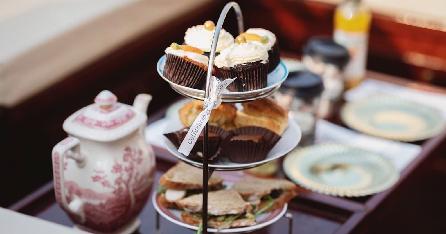 Private Boat High Tea Experience with Si-Barone in Dordrecht