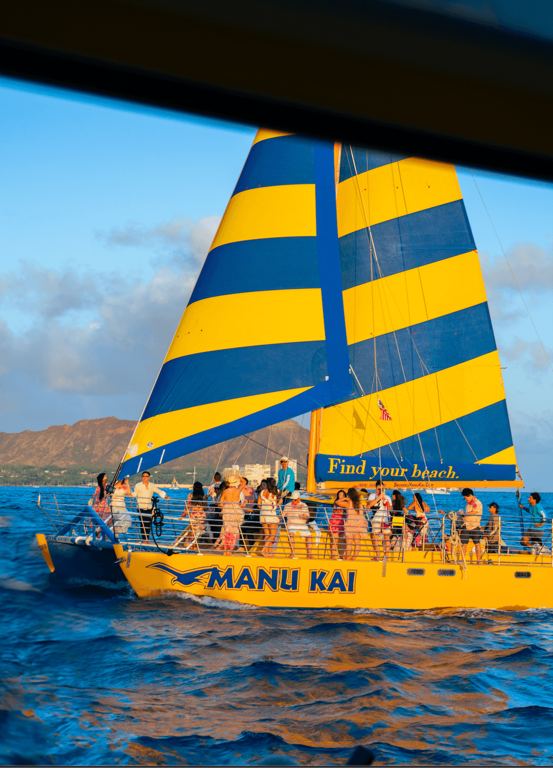 Manu Kai Private Morning Ceremony Sail: Honolulu 90-Minute Ash Scattering & Celebration photo 4
