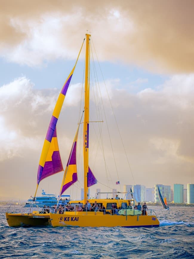 Ke Kai Waikiki Sunset Sail: 90-Minute Sunset Cruise with Complimentary Drinks